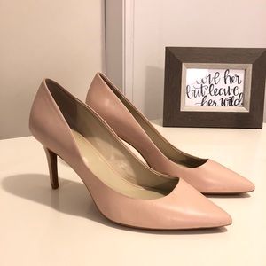 Nude pumps